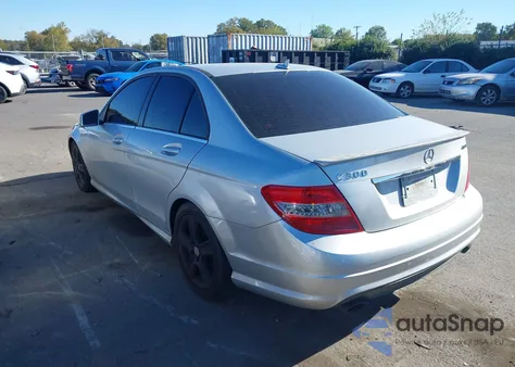 2010 Mercedes-Benz C 300 Luxury 4Matic/Sport 4Matic z USA, uszkodzony, nr VIN WDDGF8BBXAR128419